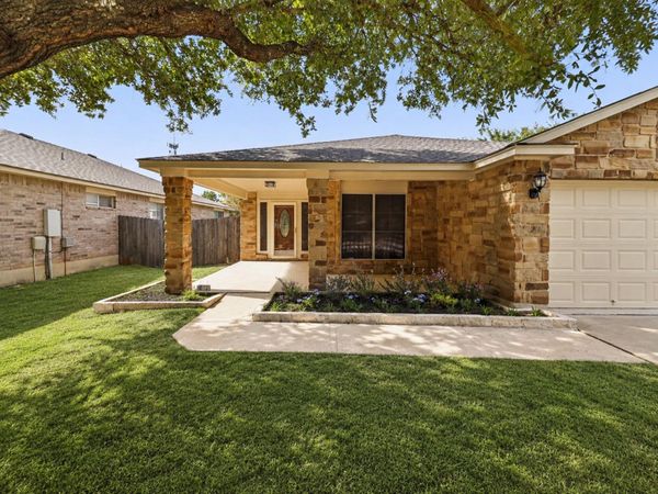 919 Flanagan DR, Leander, TX 78641
