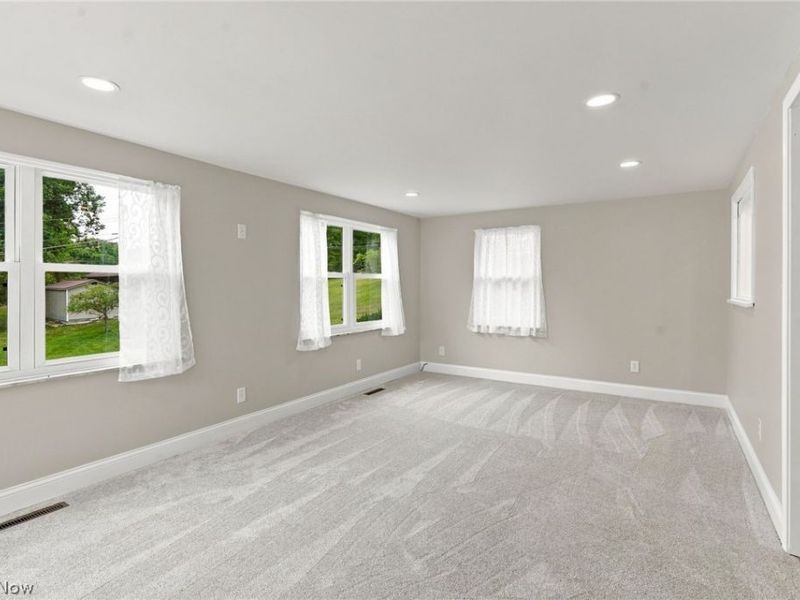 935 Blossom Lane, Zanesville, OH 43701 Photo 12