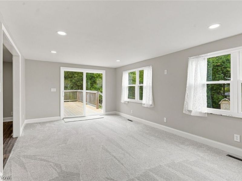 935 Blossom Lane, Zanesville, OH 43701 Photo 14