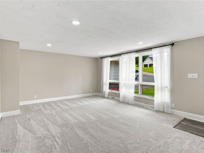 935 Blossom Lane, Zanesville, OH 43701 Photo 2