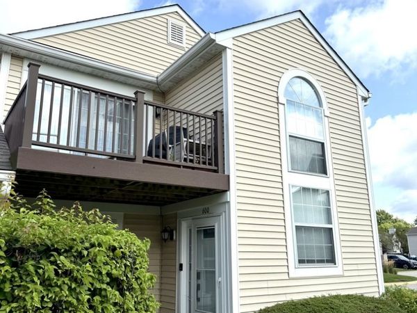 600 Le Parc Circle , Buffalo Grove, IL 60089