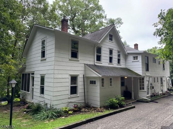 35 N Hillside Ave, Roxbury, NJ 07876