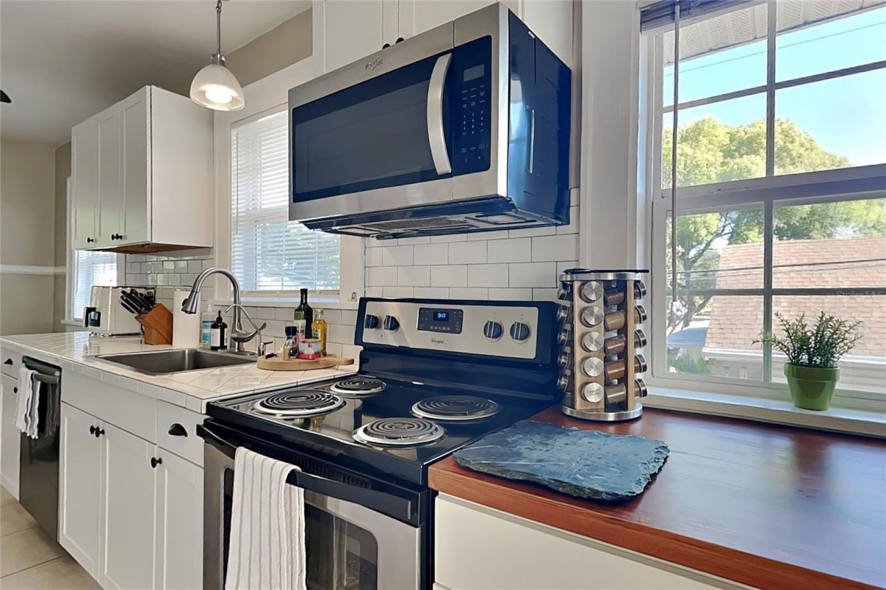 1601 11 Street N, Saint Petersburg, FL 33704 Photo