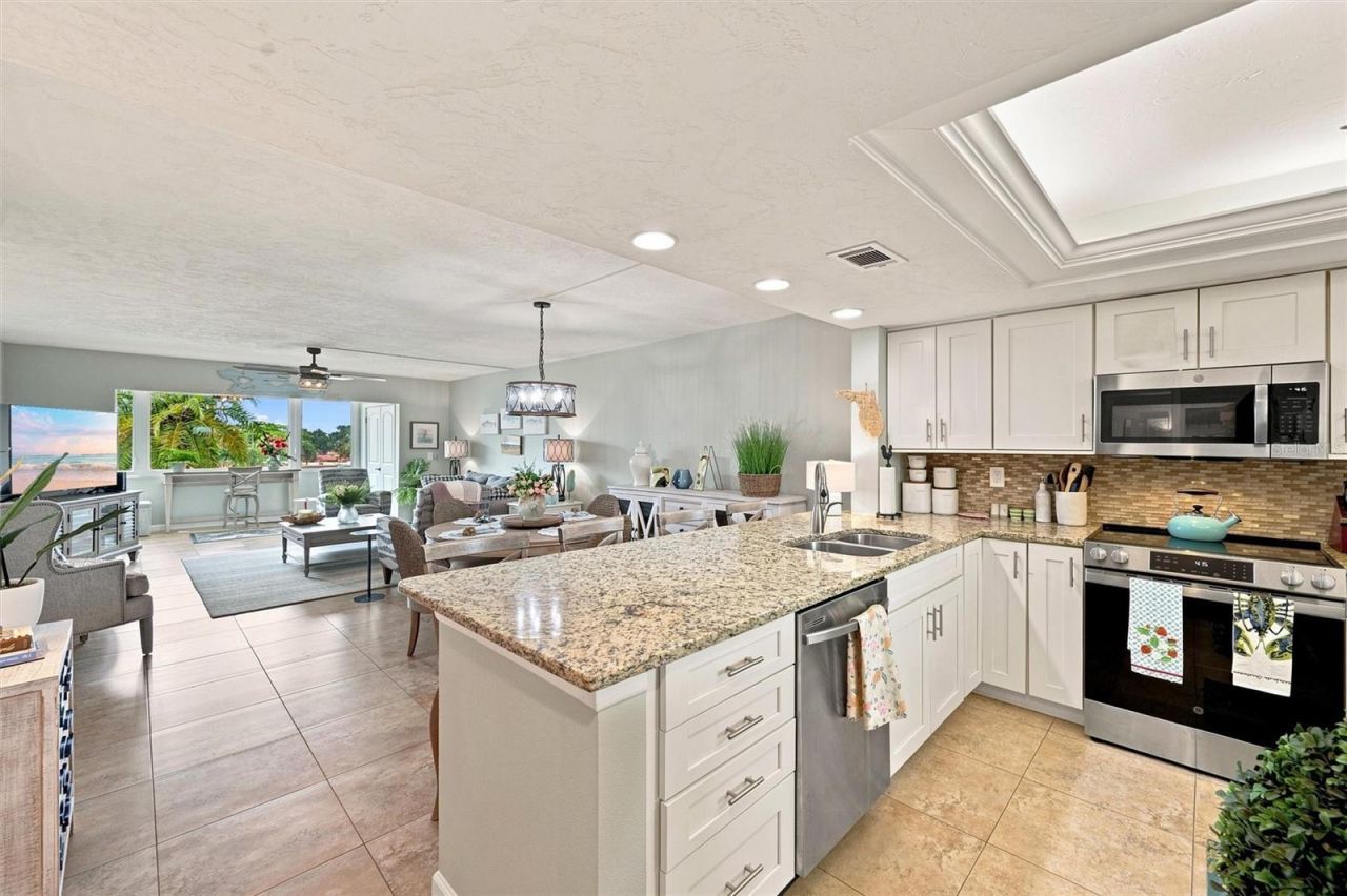 9604 Cortez Road W, Unit 422, Bradenton, FL 34210 Photo