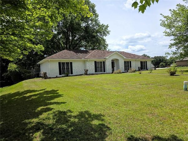 2064 Skyland Glen Drive , Snellville, GA 30078