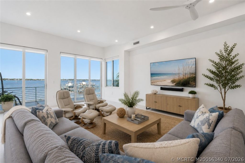 51 SE Seminole Street, Unit 205, Stuart, FL 34994 Photo