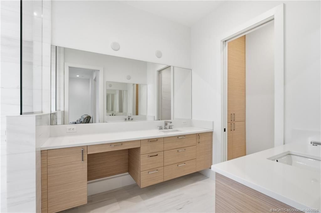 51 SE Seminole Street, Unit 205, Stuart, FL 34994 Photo