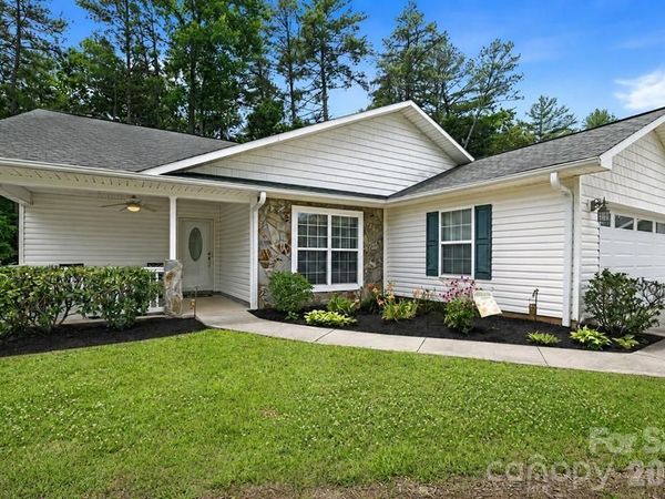 17 Coventry Circle E, Franklin, NC 28734