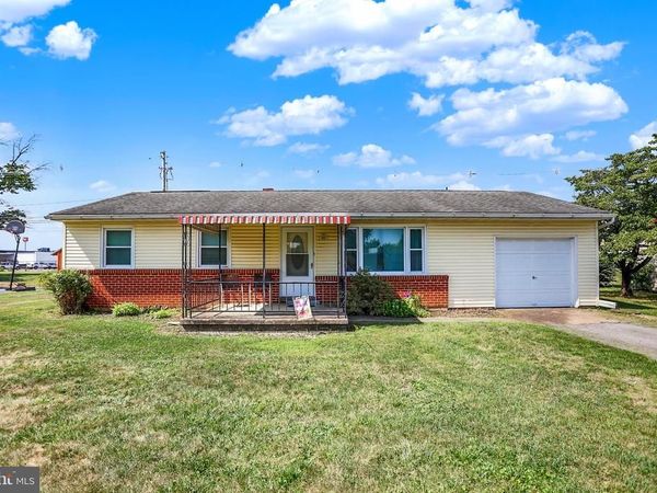 1124 BRANDON DRIVE, CHAMBERSBURG, PA 17201