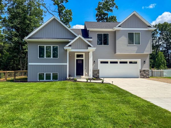 370 Chopin Drive, Muskegon, MI 49442
