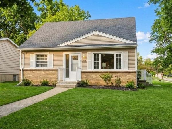 1135 Walwood Drive NE, Grand Rapids, MI 49505