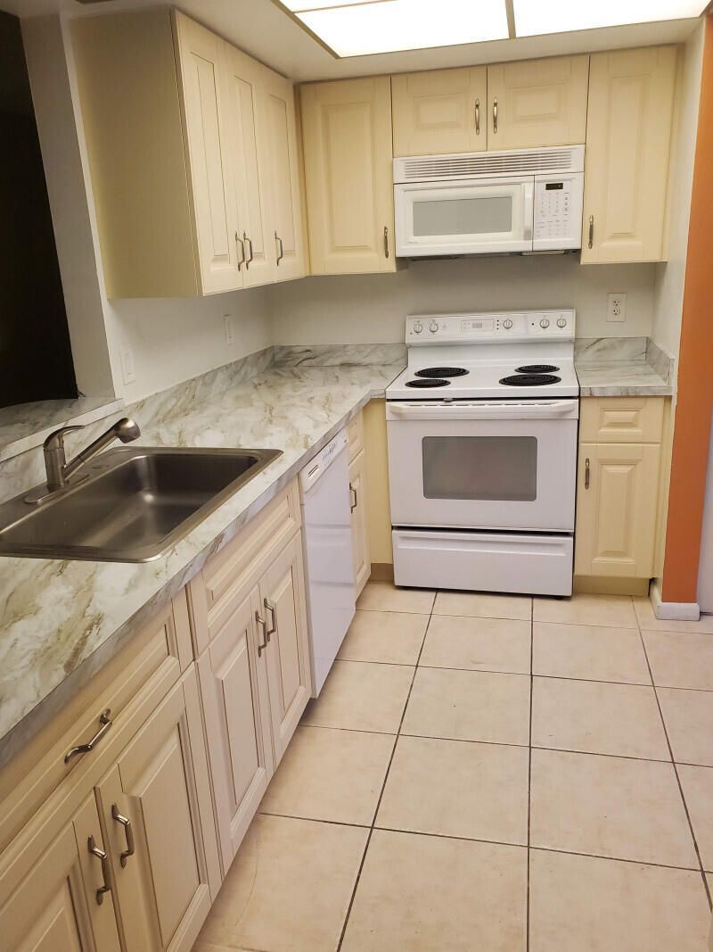 1060 NW 80th Avenue, Unit 104, Margate, FL 33063 Photo