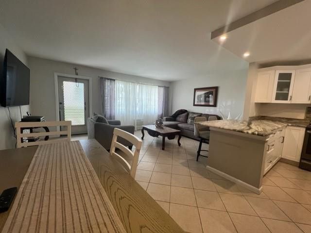11 Cambridge A, Unit 11, West Palm Beach, FL 33417 Photo