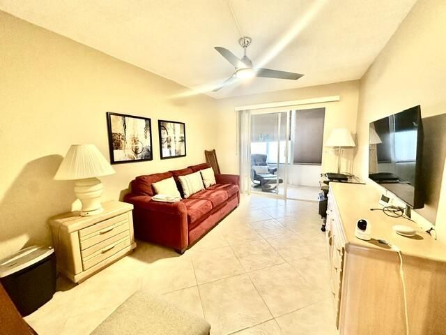 1049 Lincoln C, Boca Raton, FL 33434 Photo