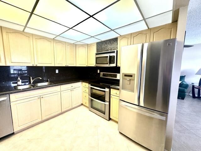1049 Lincoln C, Boca Raton, FL 33434 Photo