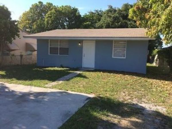 706 NW 6th Street, Hallandale Beach, FL 33009