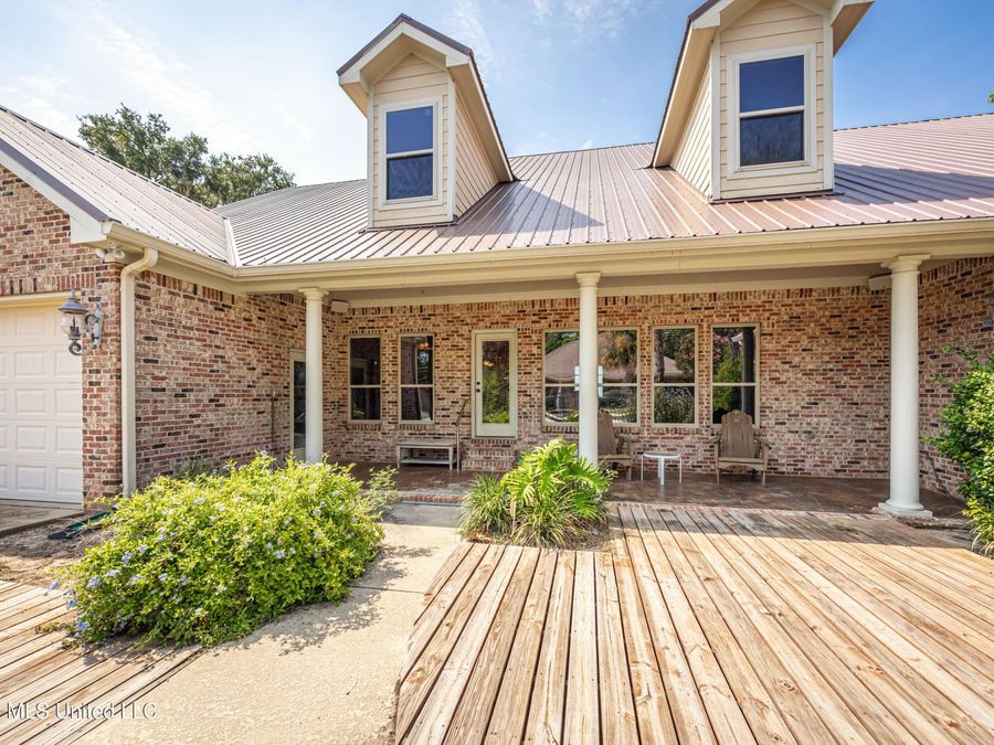 Property Image 100