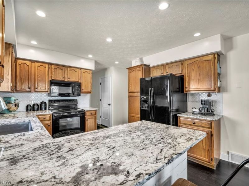 153 Sonesta Avenue , Elyria, OH 44035 Photo 12