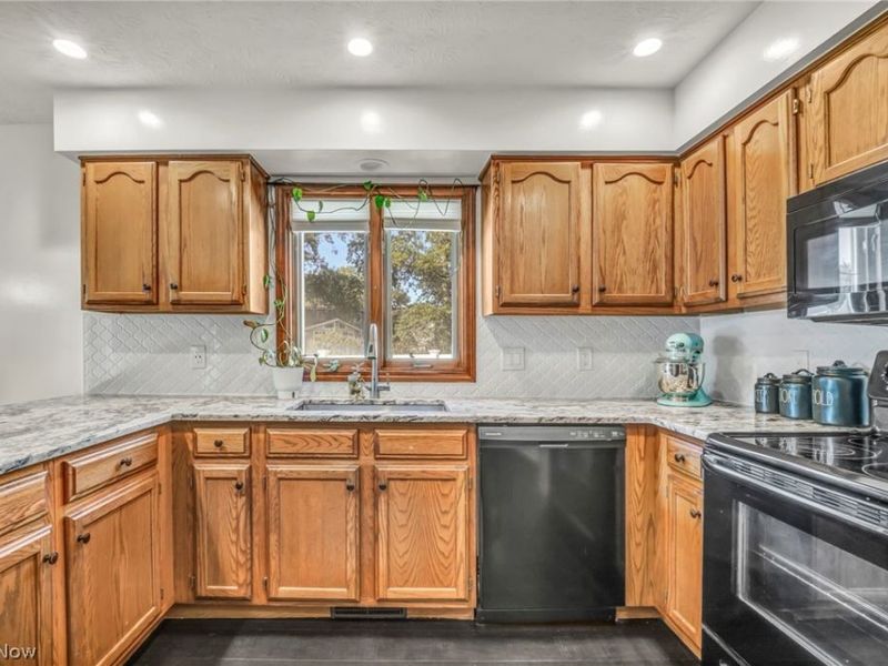 153 Sonesta Avenue , Elyria, OH 44035 Photo 13