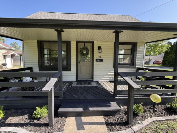 718 W Roane Street , Sullivan, IL 61951
