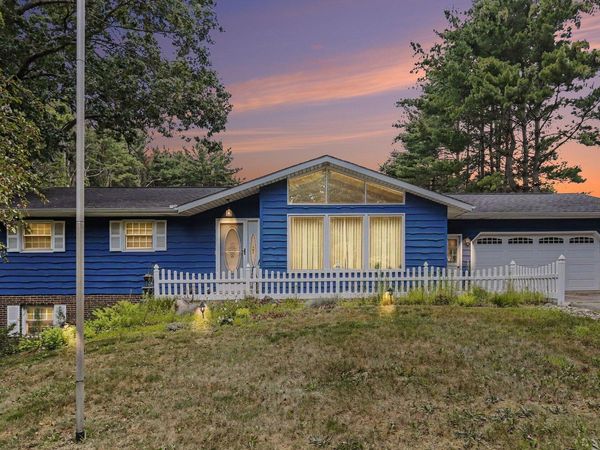 8374 W Q Avenue, Mattawan, MI 49071