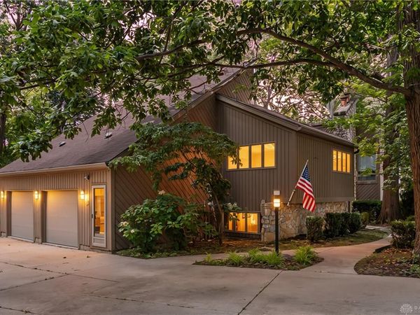 1055 Wilderness Bluff, Tipp City, OH 45371