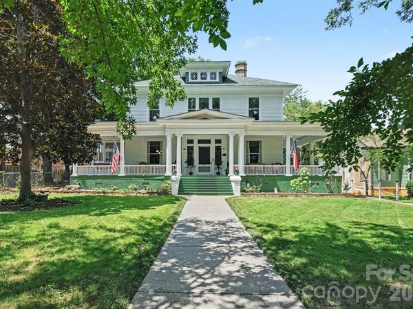 624 Walnut Street , Statesville, NC 28677