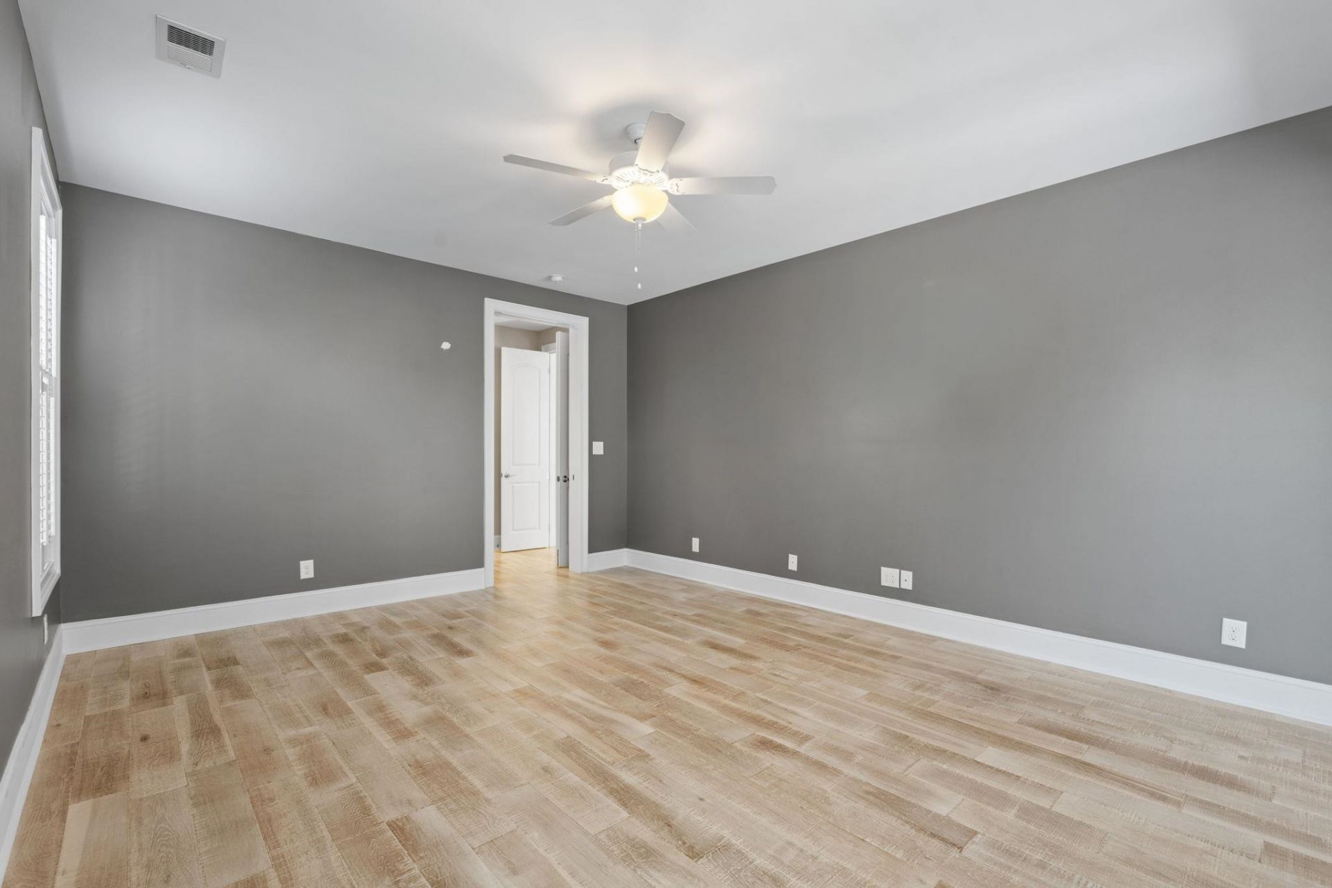 5915 Woodside Ave. Photo 16