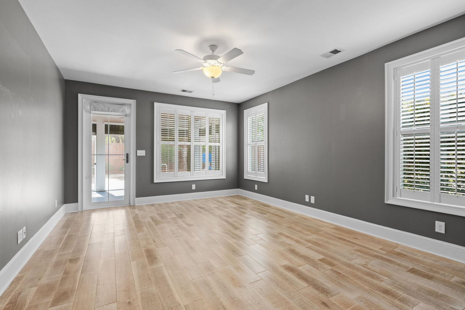 5915 Woodside Ave. Photo 17