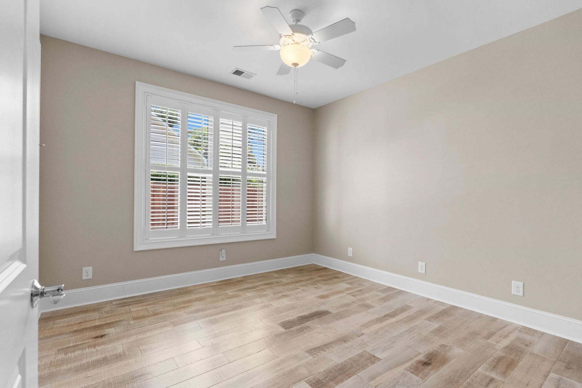 5915 Woodside Ave. Photo 25