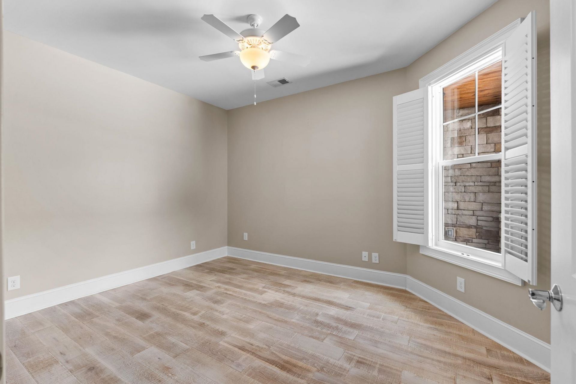 5915 Woodside Ave. Photo 29