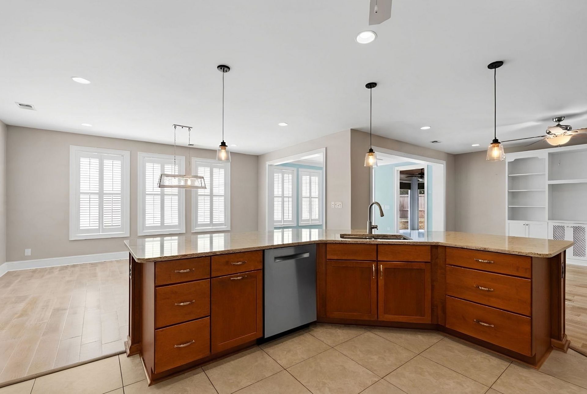 5915 Woodside Ave. Photo 9