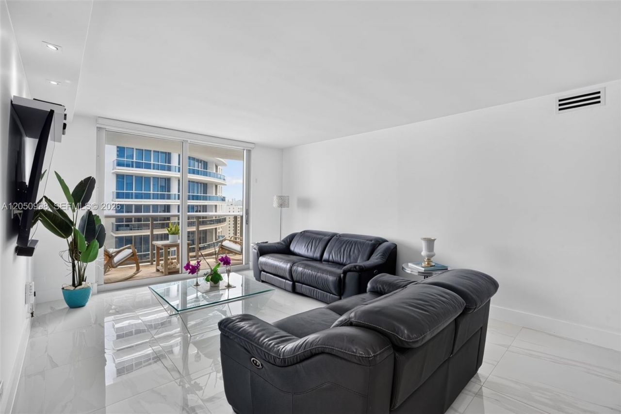 6039 Collins Ave, Unit 1624, Miami Beach, FL 33140 Photo