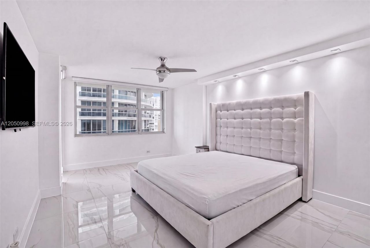 6039 Collins Ave, Unit 1624, Miami Beach, FL 33140 Photo