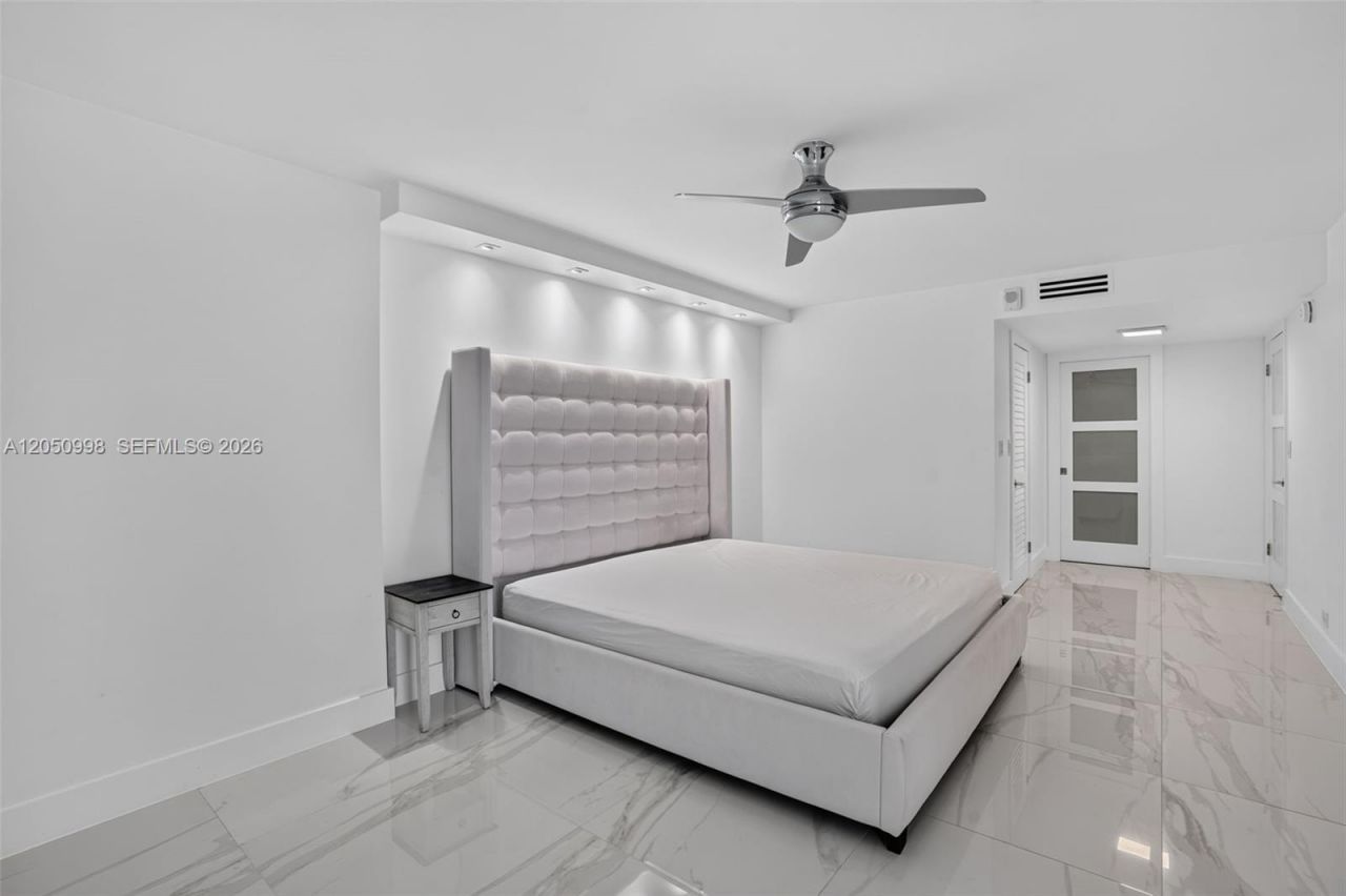 6039 Collins Ave, Unit 1624, Miami Beach, FL 33140 Photo