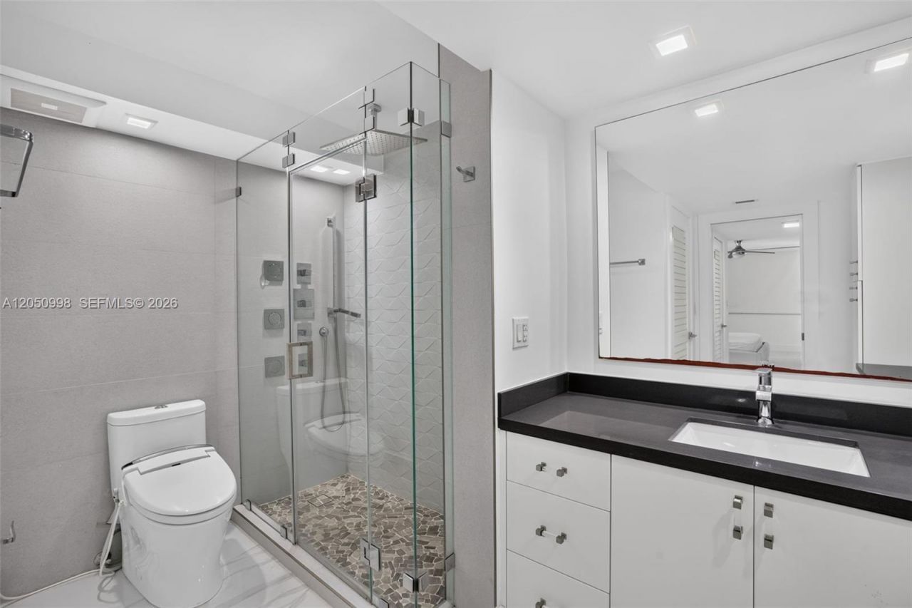 6039 Collins Ave, Unit 1624, Miami Beach, FL 33140 Photo