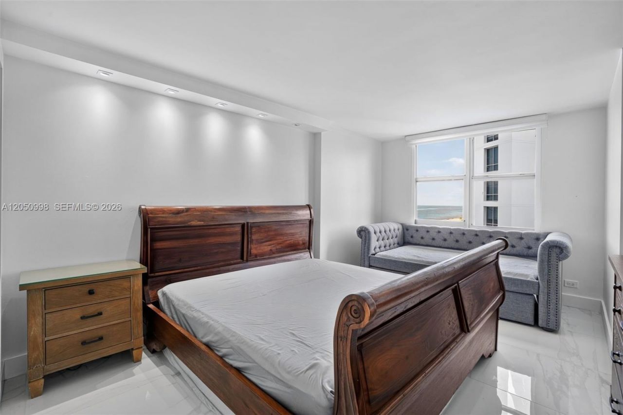 6039 Collins Ave, Unit 1624, Miami Beach, FL 33140 Photo