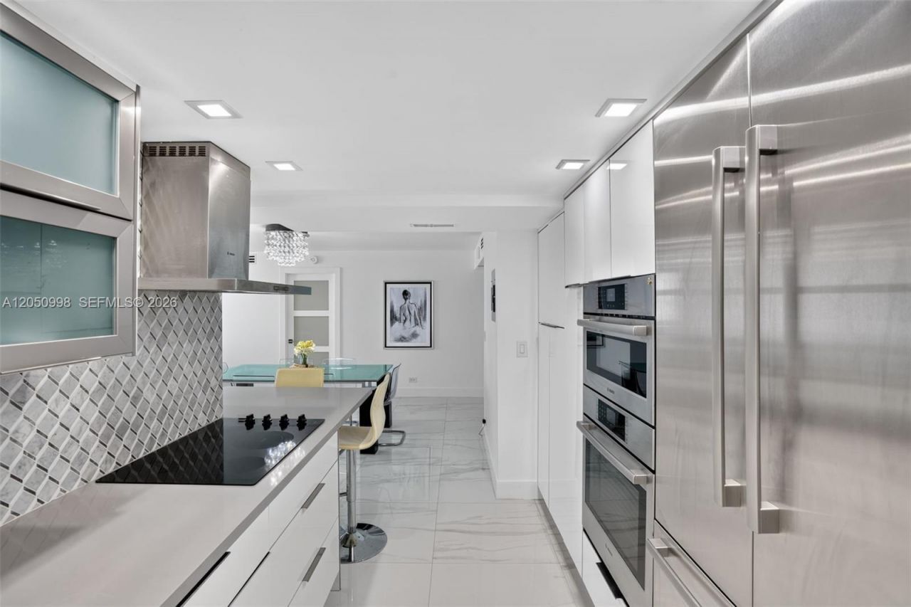 6039 Collins Ave, Unit 1624, Miami Beach, FL 33140 Photo