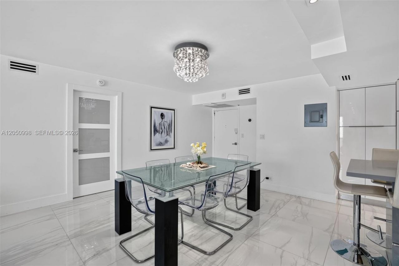 6039 Collins Ave, Unit 1624, Miami Beach, FL 33140 Photo