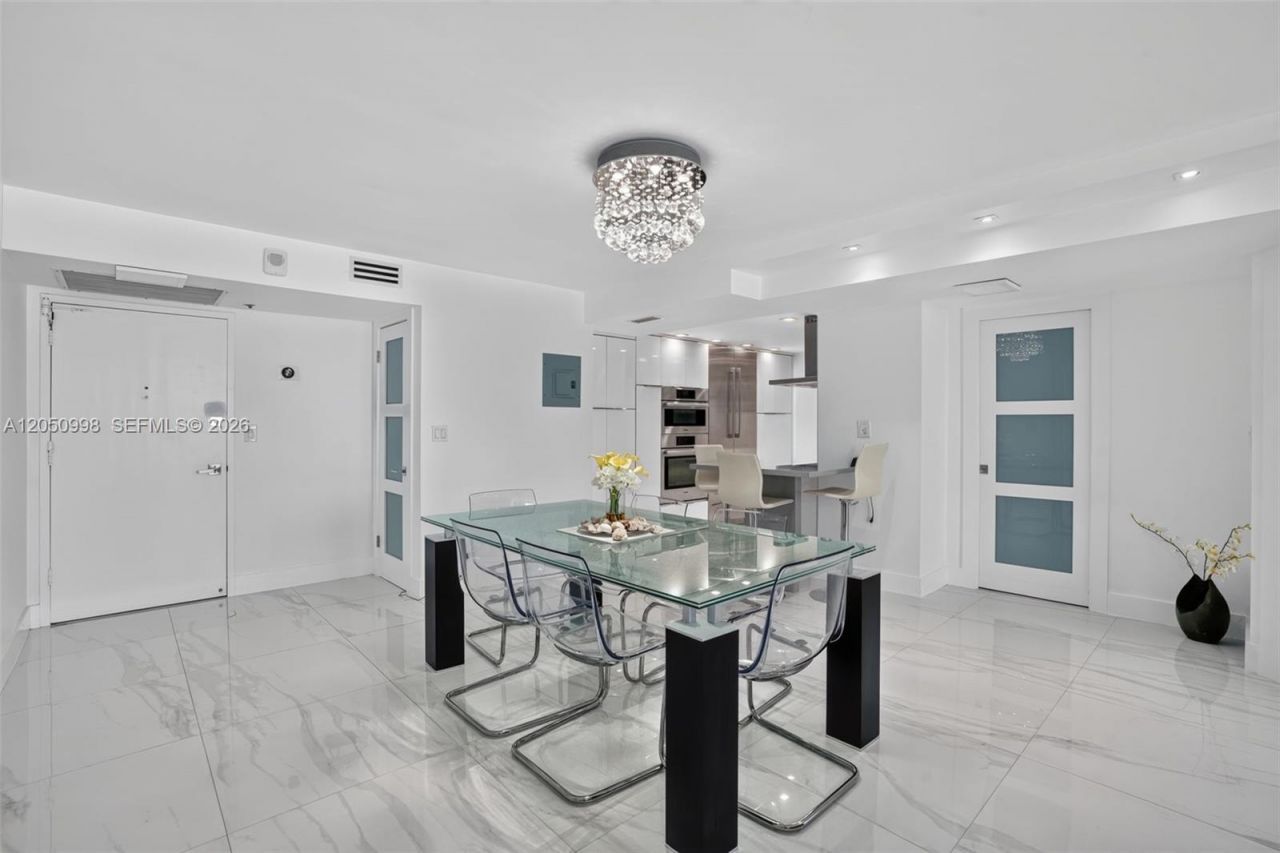 6039 Collins Ave, Unit 1624, Miami Beach, FL 33140 Photo