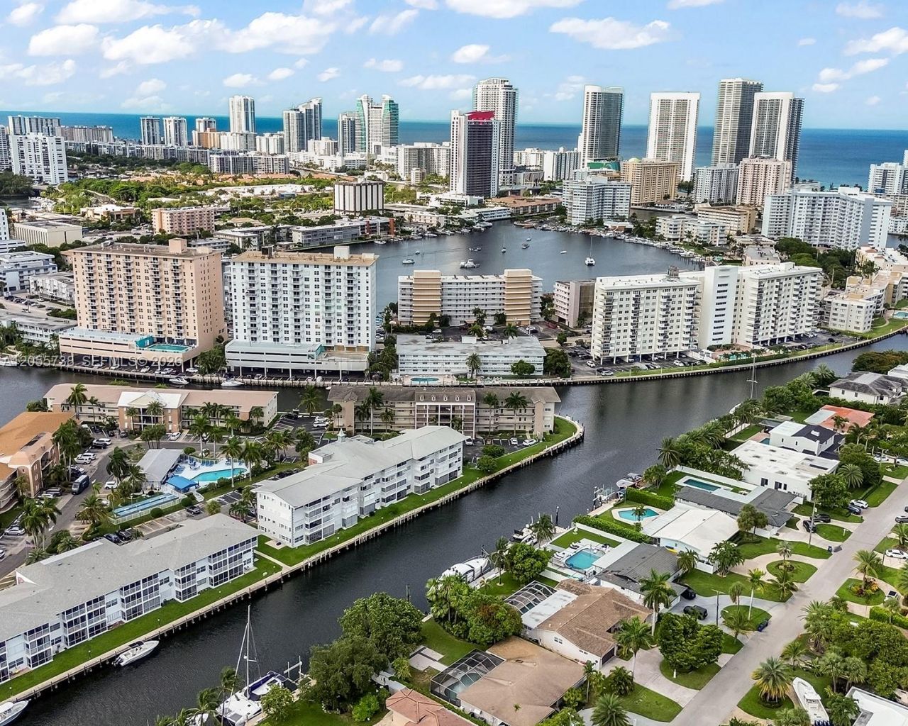 455 Paradise Isle Blvd , Unit 207, Hallandale Beach, FL 33009 Photo