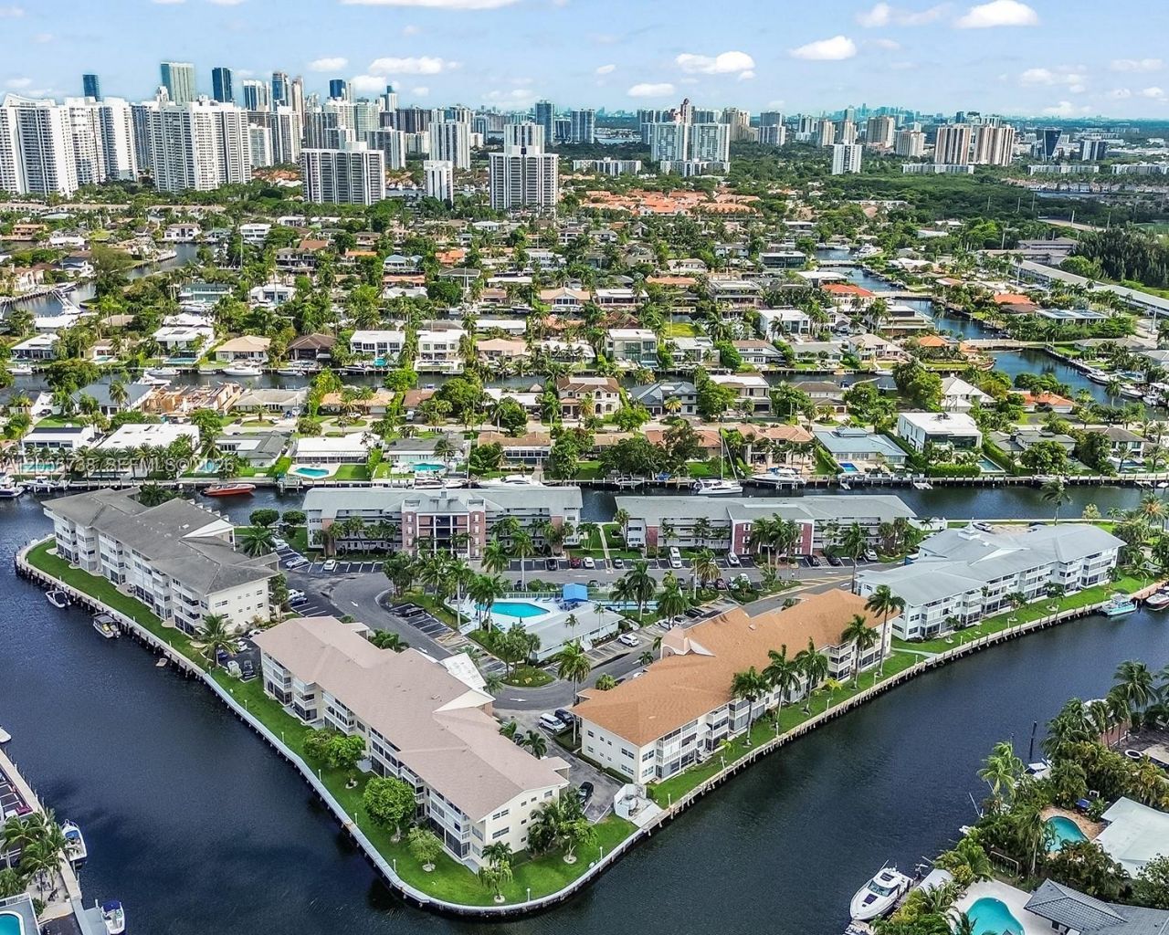 455 Paradise Isle Blvd , Unit 207, Hallandale Beach, FL 33009 Photo