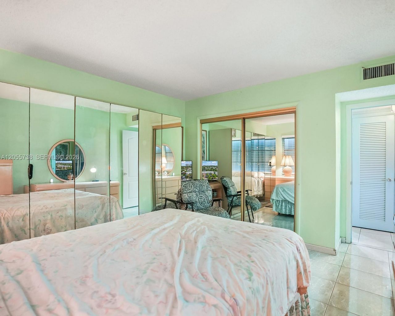 455 Paradise Isle Blvd , Unit 207, Hallandale Beach, FL 33009 Photo