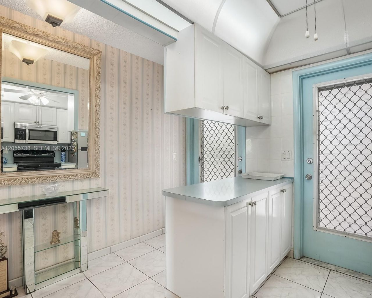 455 Paradise Isle Blvd , Unit 207, Hallandale Beach, FL 33009 Photo