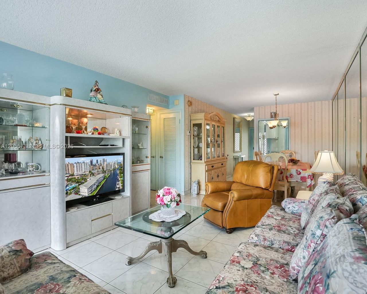 455 Paradise Isle Blvd , Unit 207, Hallandale Beach, FL 33009 Photo