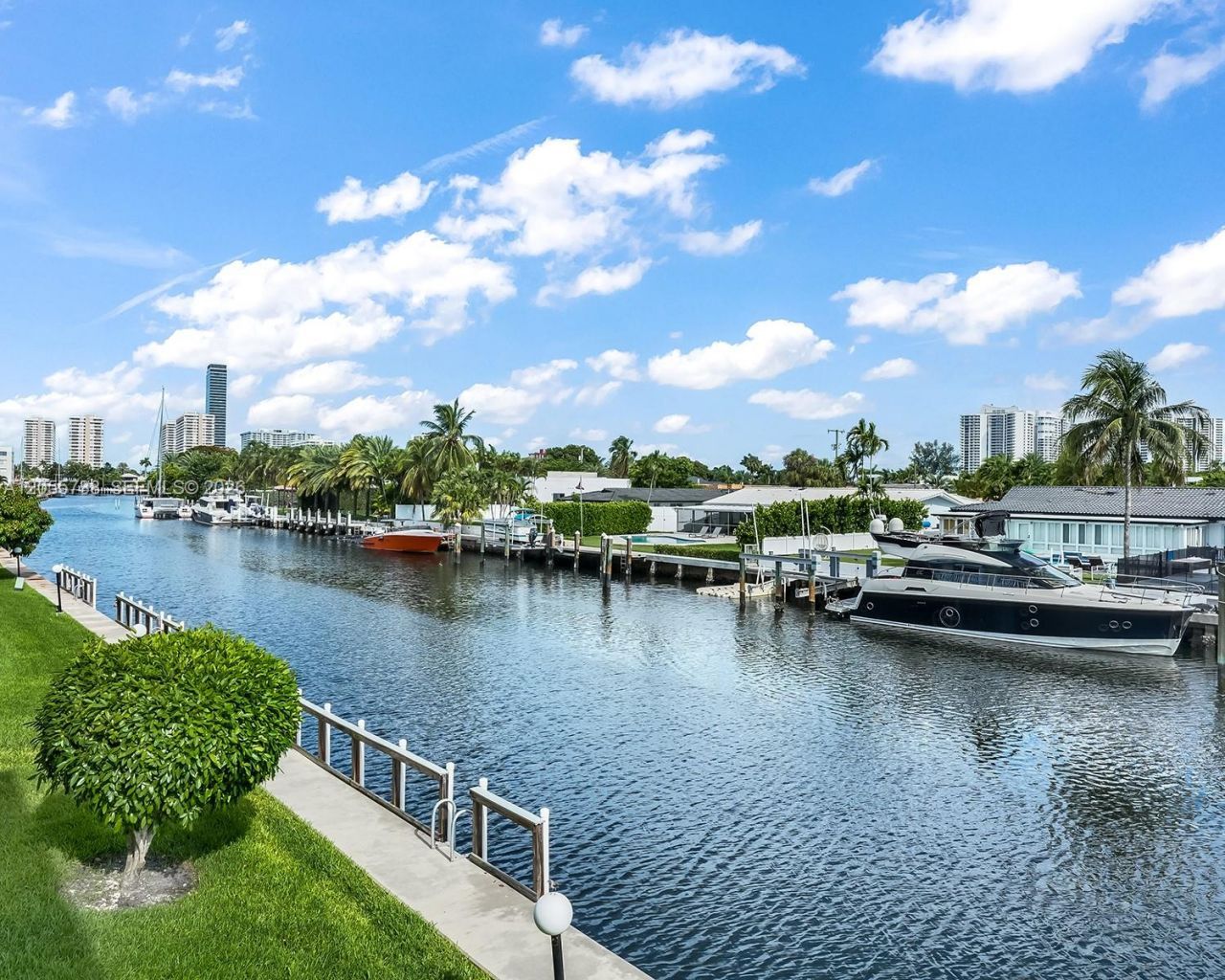 455 Paradise Isle Blvd , Unit 207, Hallandale Beach, FL 33009 Photo