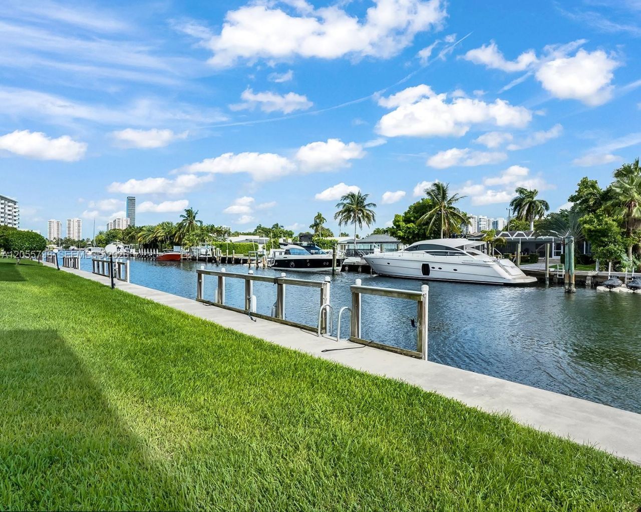 455 Paradise Isle Blvd , Unit 207, Hallandale Beach, FL 33009 Photo