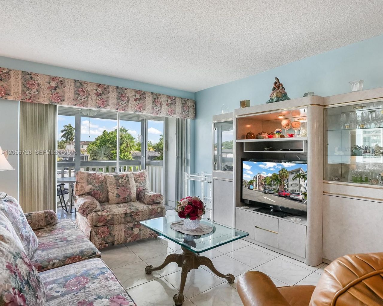 455 Paradise Isle Blvd , Unit 207, Hallandale Beach, FL 33009 Photo