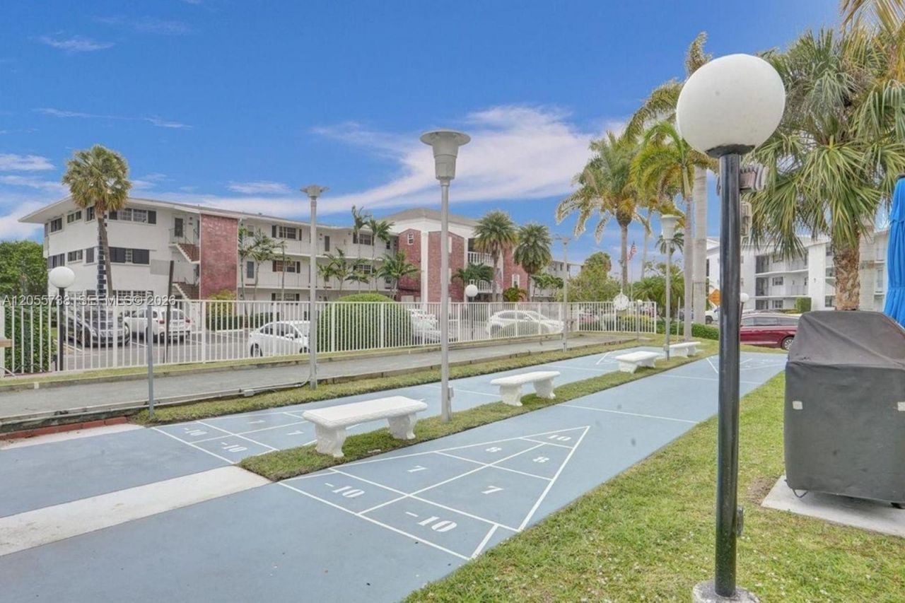 455 Paradise Isle Blvd , Unit 207, Hallandale Beach, FL 33009 Photo