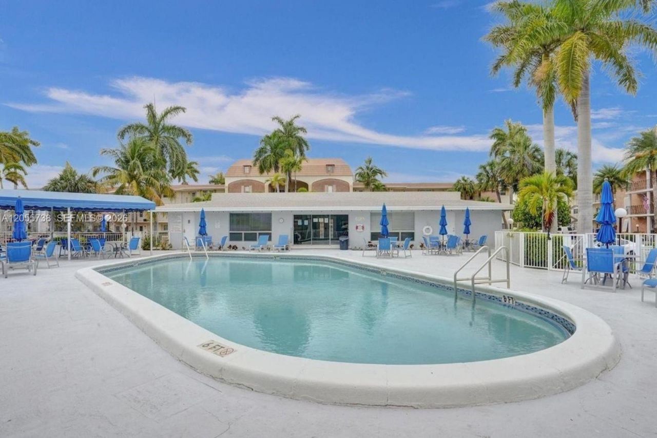 455 Paradise Isle Blvd , Unit 207, Hallandale Beach, FL 33009 Photo